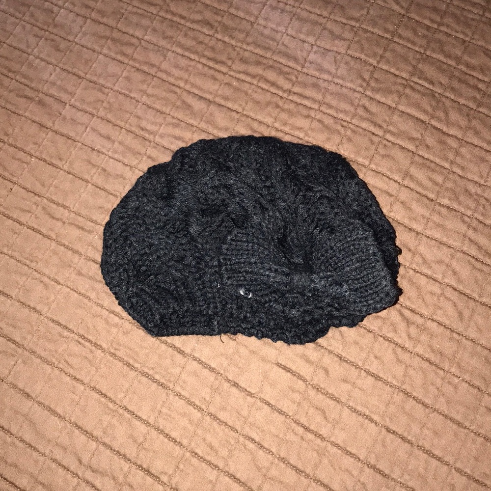 Rue 21 knitted hat with bow